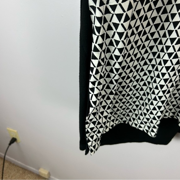 Melissa McCarthy Black and White V-Neck Tunic Blouse Size 1X - Picture 5 of 9